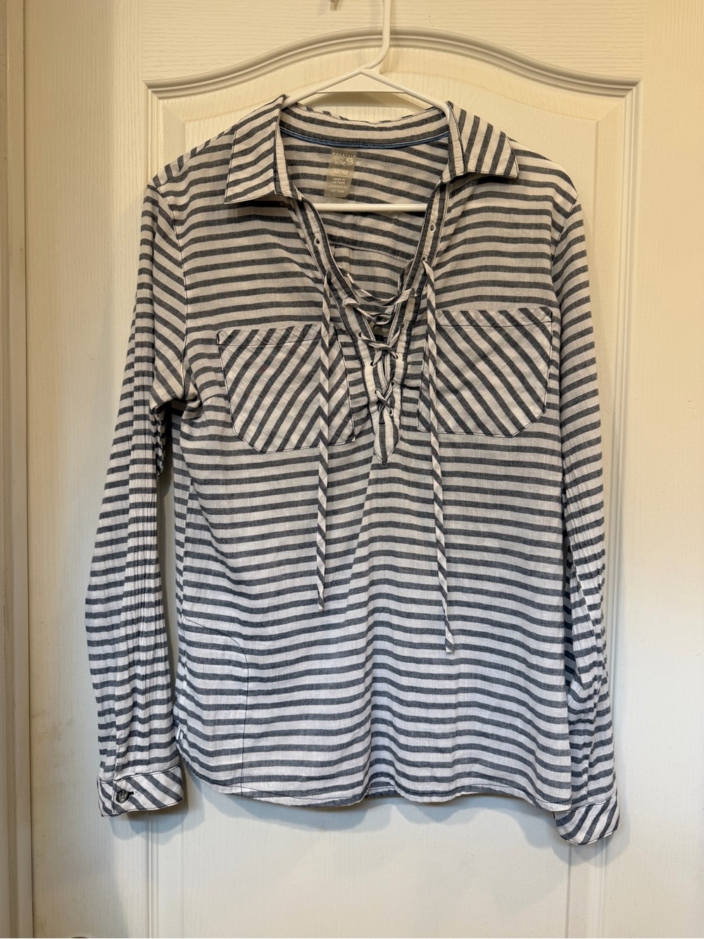 Mountain Hardwear Berryessa Shirt M Striped Lace Up Hiking Travel Gorpcore Top